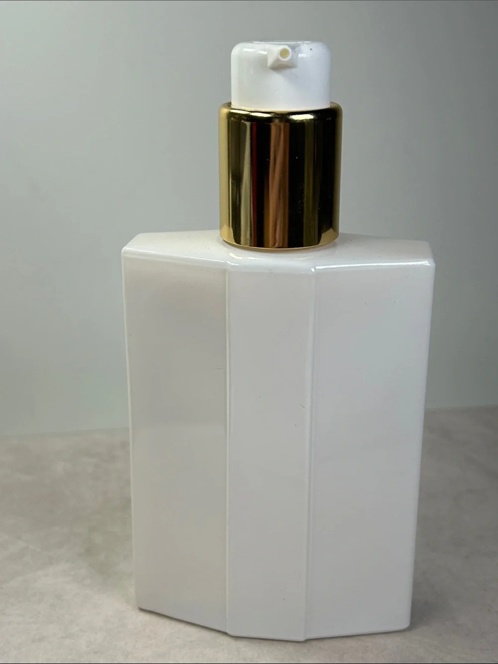 Estée Lauder Youth-Dew Body Satinée 3.12 fl oz - Picture 2 of 4